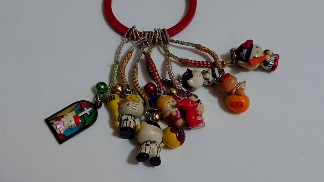 l*f様 ご当地ハローキティ ストラップ 約300個セット とても 状態は良くな