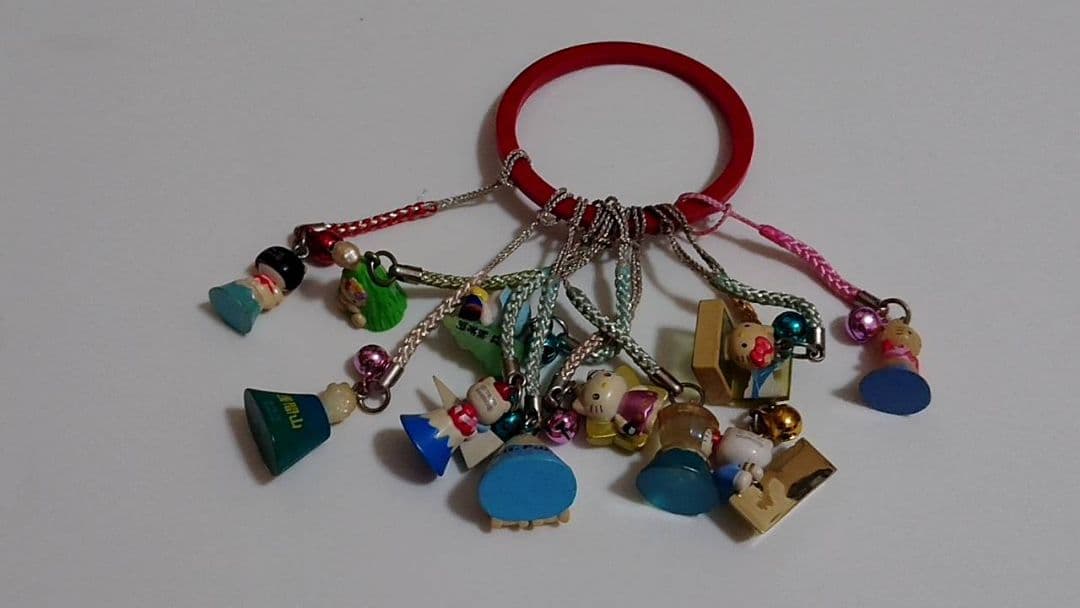 l*f様 ご当地ハローキティ ストラップ 約300個セット とても 状態は良くな