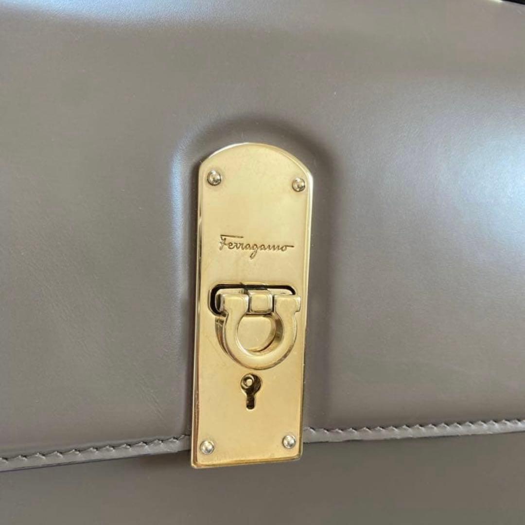 発*ら様 【美品】フェラガモ　ハンドバッグ BOX7 M