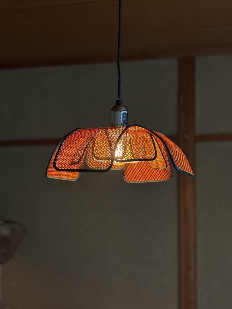 照明　エキスパンドメタル　ポストモダン