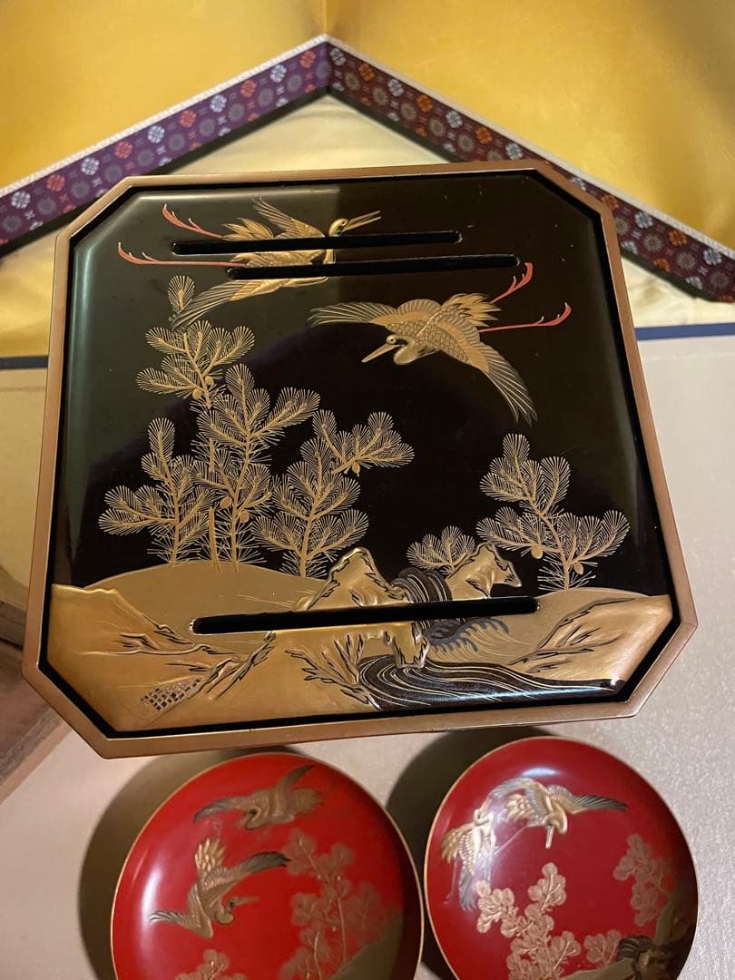 旧家蔵 黒漆塗 山水群鶴蒔絵 花月台 時代箱付・蒔絵盃台・大中小 三盃 時代物