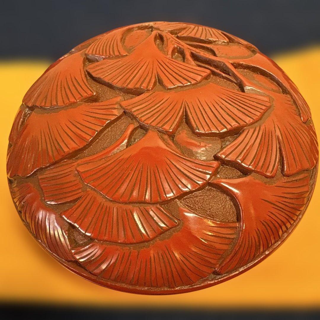 村上堆朱堆黒　銀杏葉香合