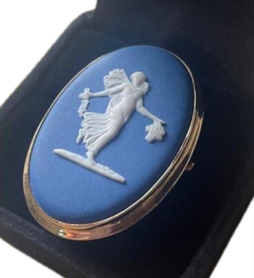  ブローチ 青い陶器 女性像