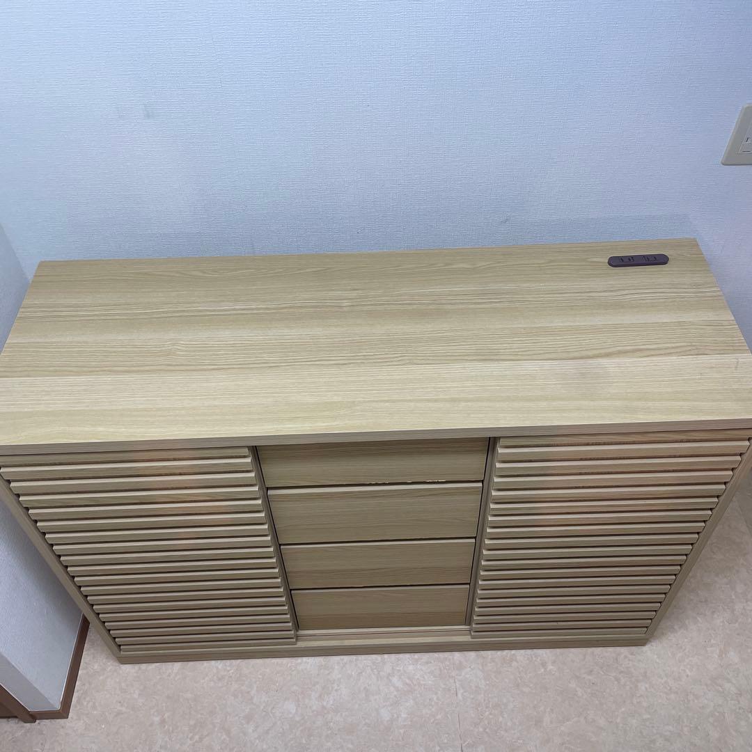 木目調　キャビネット　食器棚