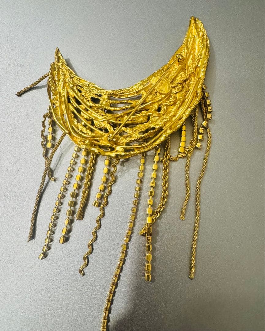 クリスチャン　ラクロワChristian lactic ブローチ　レディース美品