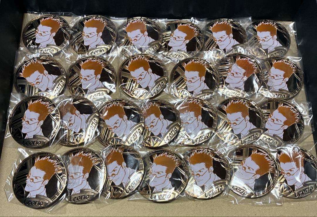 HUNTER×HUNTER 彫金シリーズ　レオリオ　中国限定　缶バッジ　セット