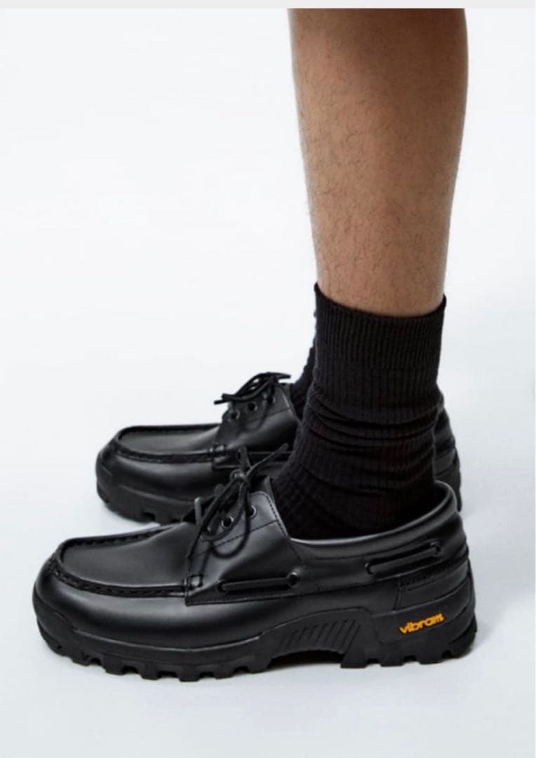 ZARA×VIBRAM® レザーデッキシューズ