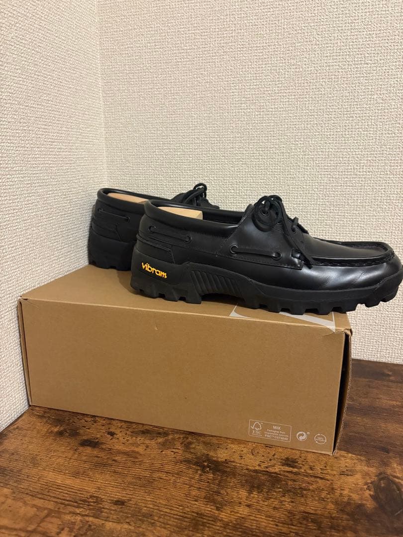 ZARA×VIBRAM® レザーデッキシューズ