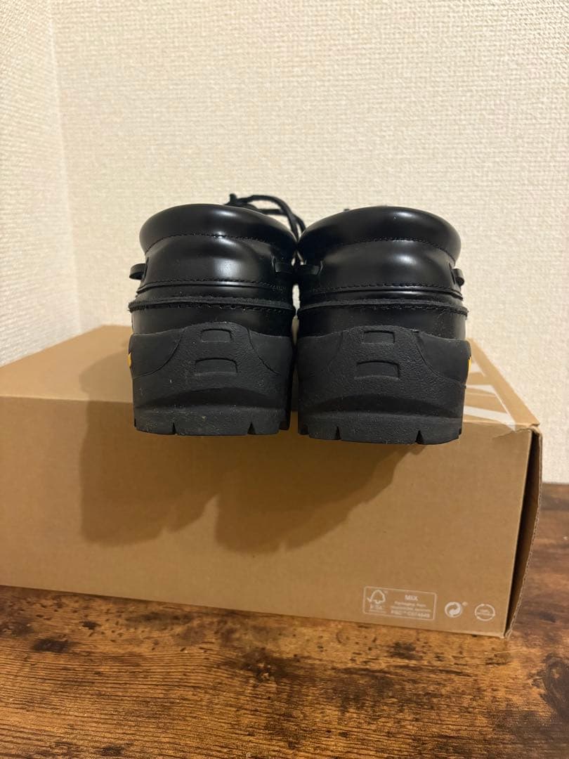 ZARA×VIBRAM® レザーデッキシューズ