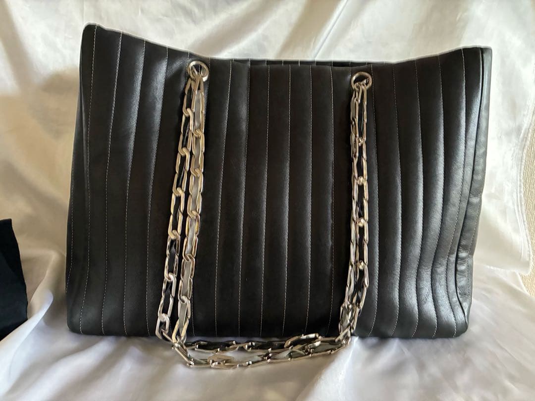 早い者勝ち♡CHANEL マドモアゼル ラムスキン チェーントートバッグ