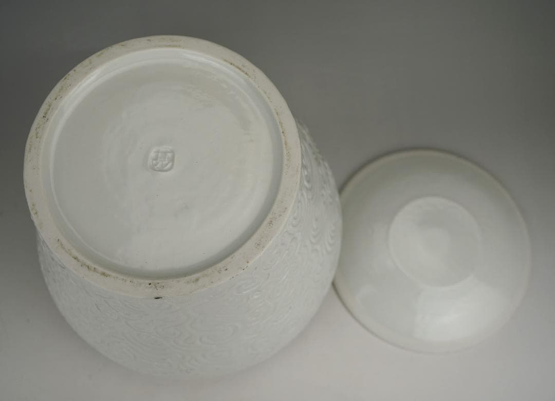 人気陶芸家◆益子焼◆坂田甚内作◆白磁波紋◆水指◆蓋付◆高さ22.4ｃｍ◆陶器美品