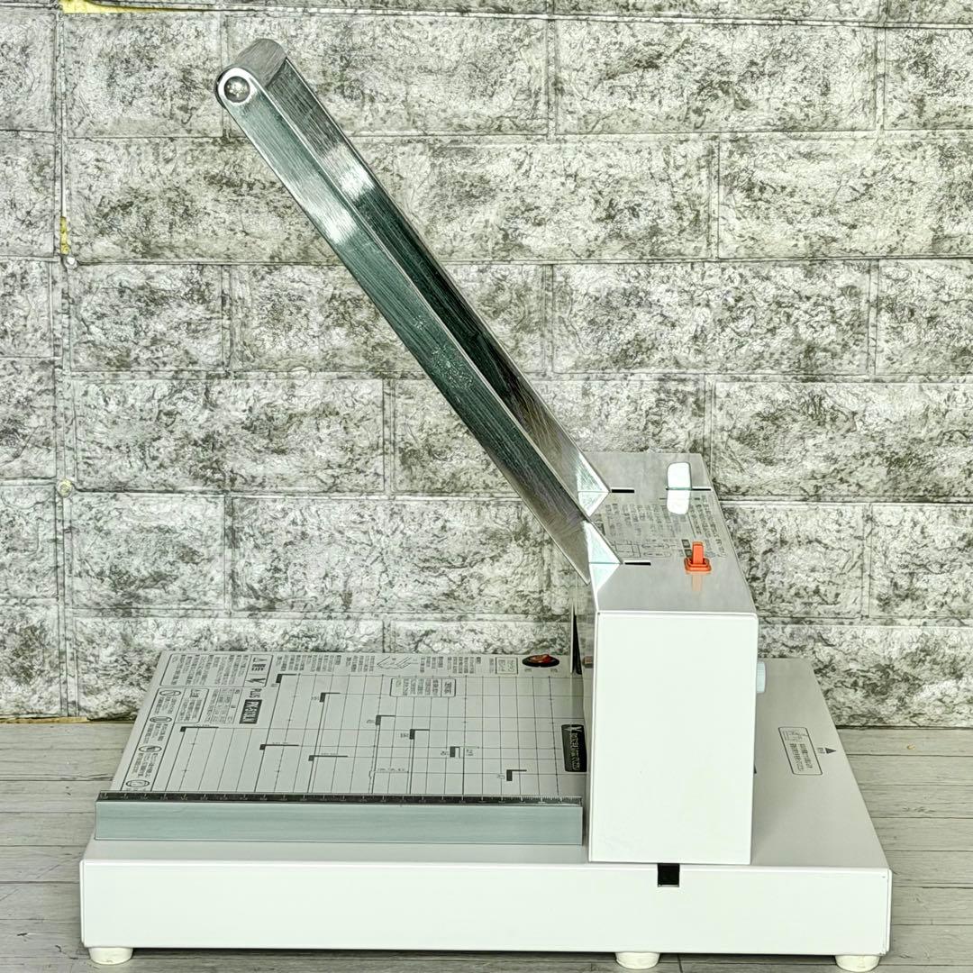 PLUS「PK-513LN」手動断裁機 カットラインLED付き