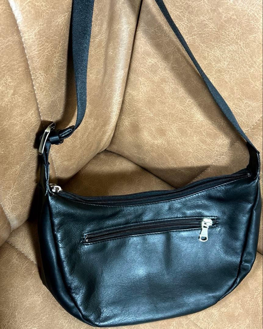 【美品】russet✨ラシットのソフトレザーラウンドショルダーバッグ　BLACK