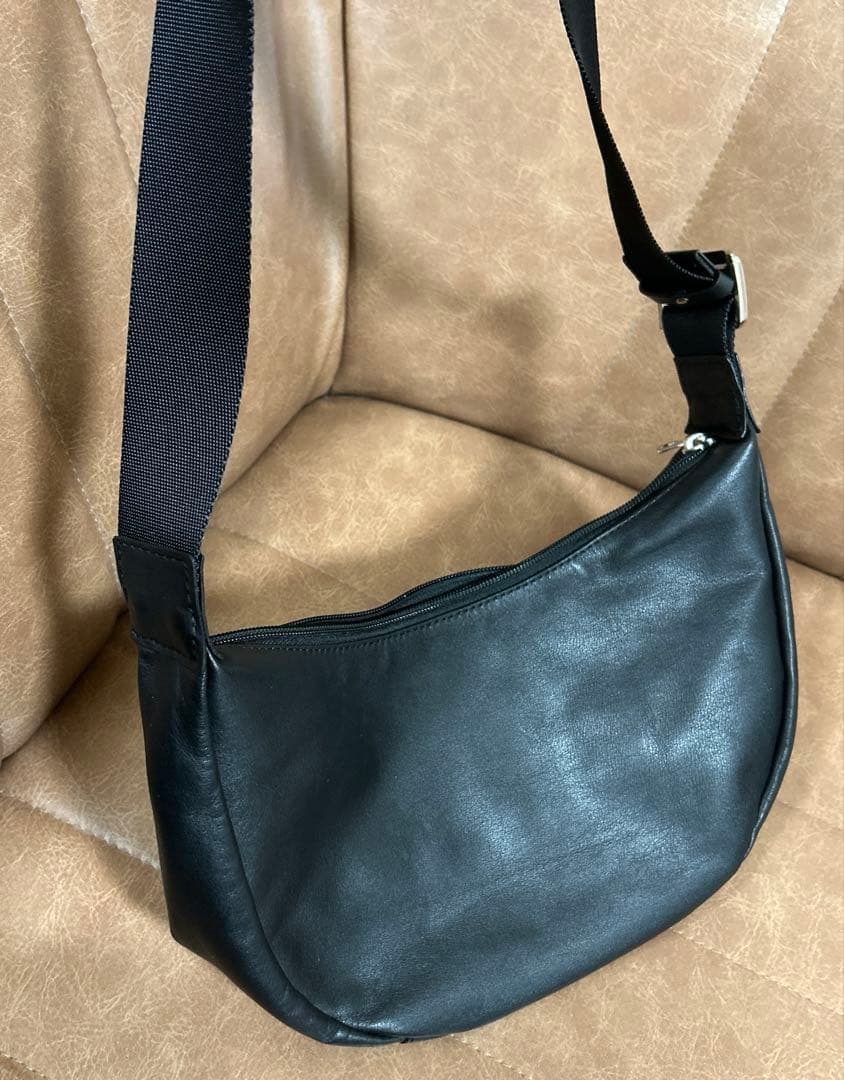 【美品】russet✨ラシットのソフトレザーラウンドショルダーバッグ　BLACK