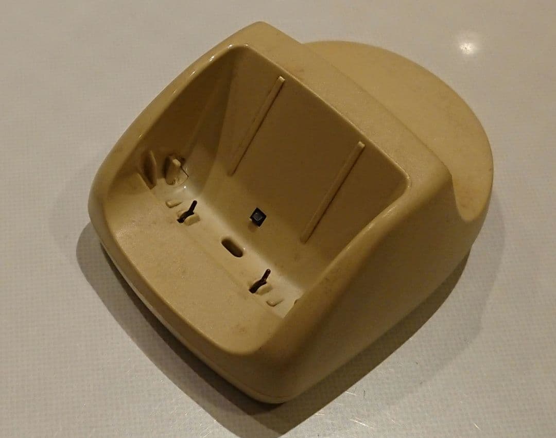 美品 ドコモ docomo D506i PINK ピンク ガラケー 卓上ホルダ付