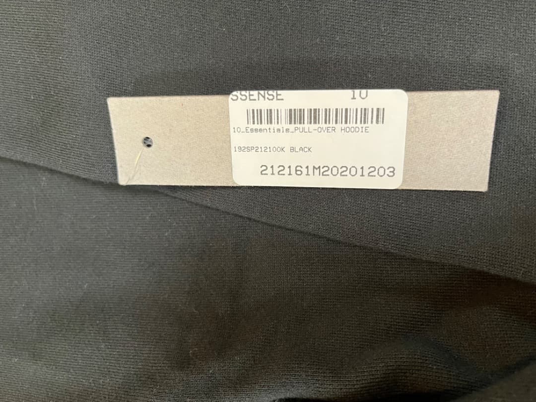 ESSENTIALS パーカー