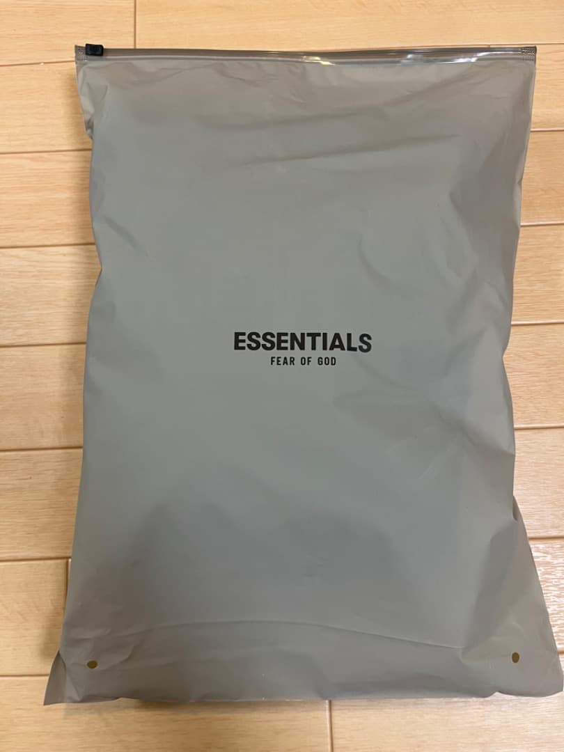 ESSENTIALS パーカー