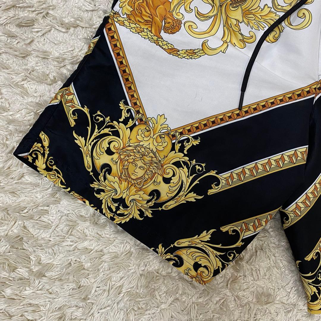 ヴェルサーチ　スイムショーツ　水着　ショートパンツ　総柄　3