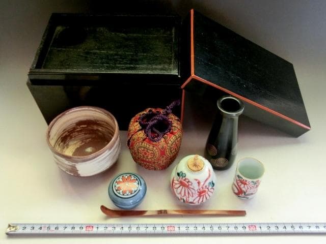 茶箱■利休茶箱 8点セット 京焼 赤絵　刷毛 振出茶入 茶碗 お茶道具 古美術■