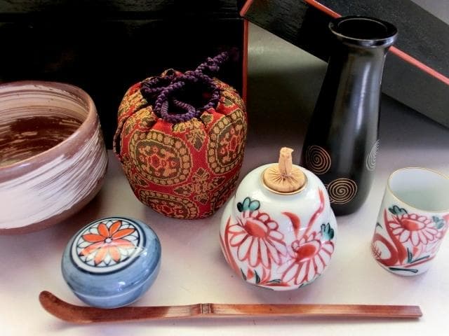 茶箱■利休茶箱 8点セット 京焼 赤絵　刷毛 振出茶入 茶碗 お茶道具 古美術■