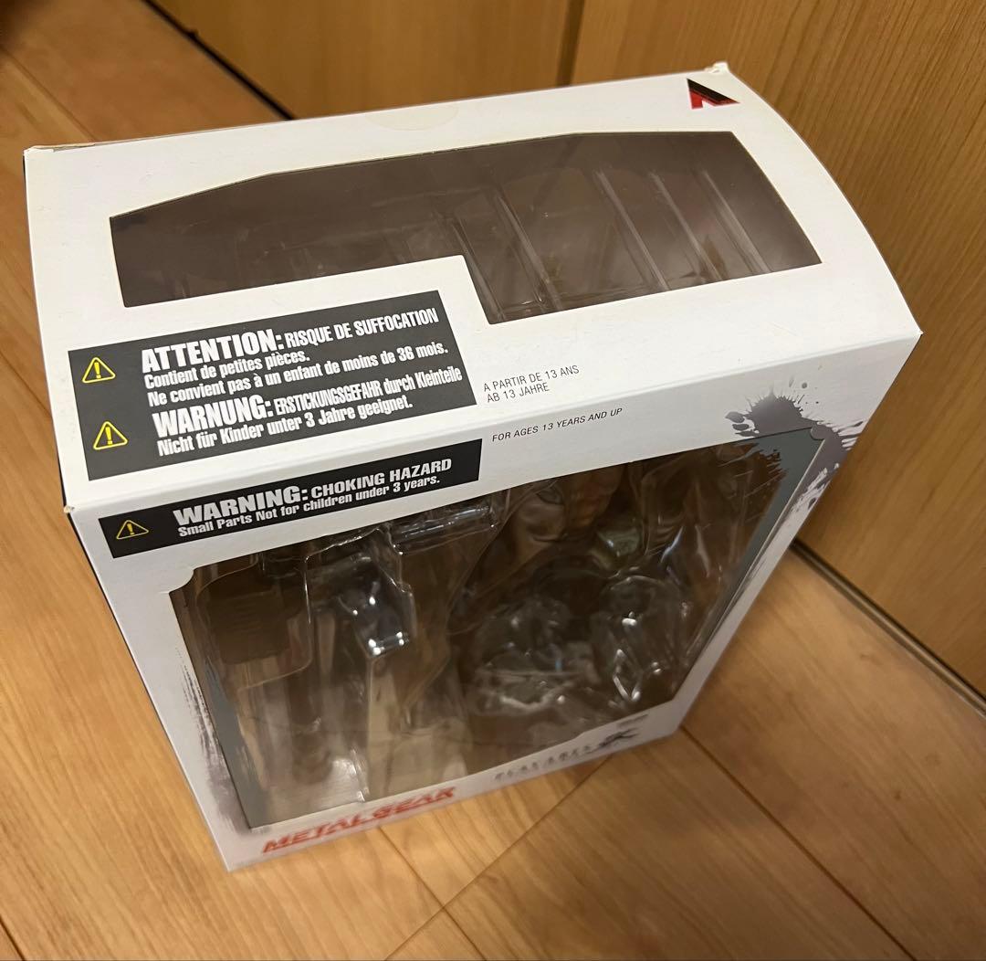 L GEAR SOLIDリキッド スネイク フィギュア