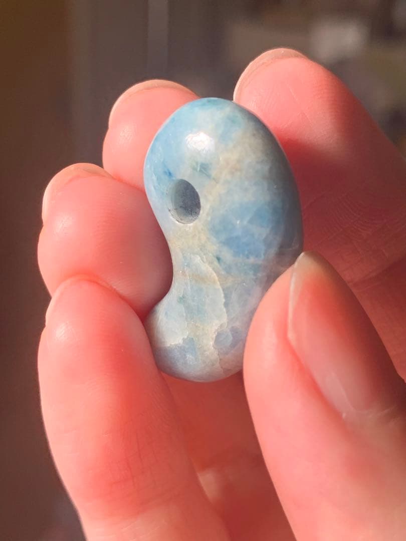 宝石質　入りコン沢翡翠勾玉　糸魚川　翡翠　コン沢　勾玉　根付　出土　原石　御守り