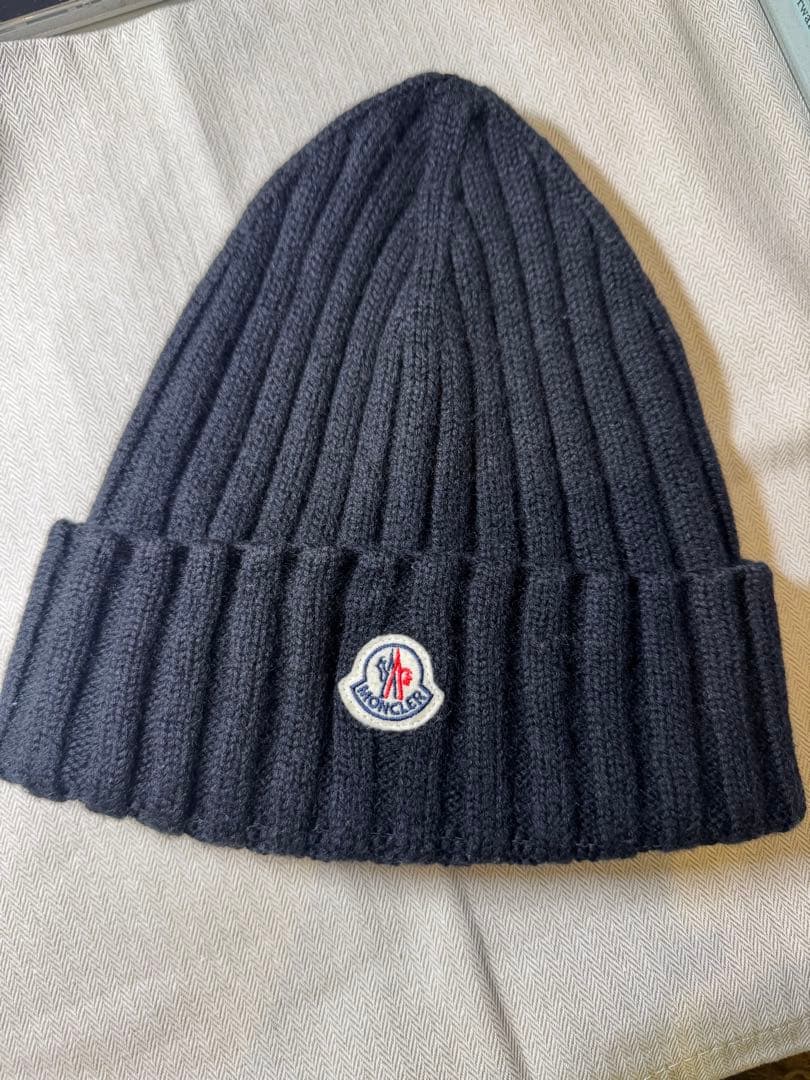 美品　モンクレール　ニット帽　羊毛100% イタリア製　黒　ウール　ファッション
