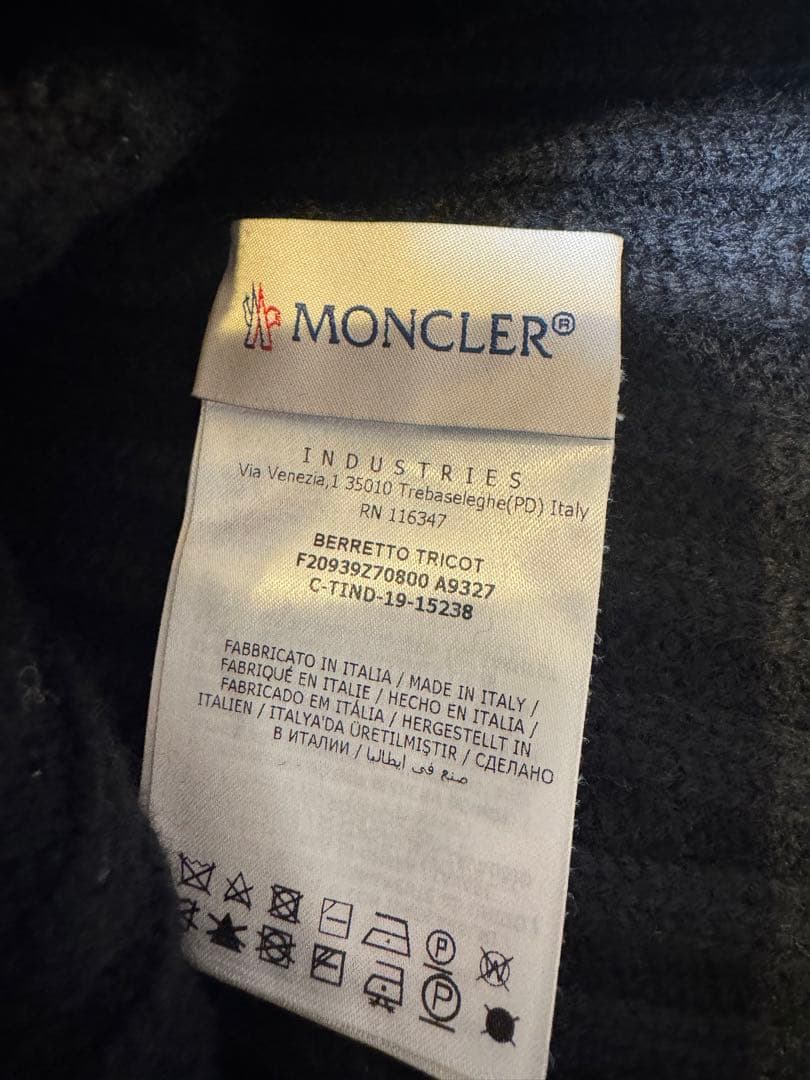 美品　モンクレール　ニット帽　羊毛100% イタリア製　黒　ウール　ファッション