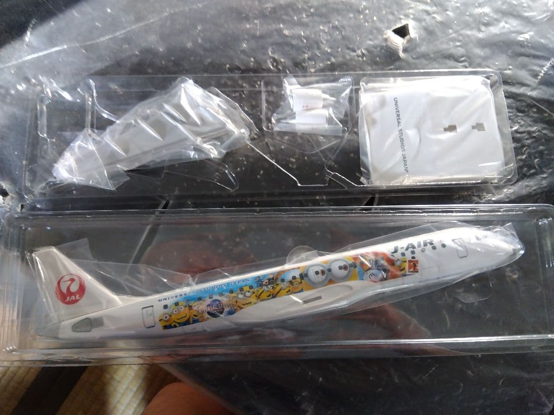 JAPAN AIRLINES 1:100 飛行機モデル