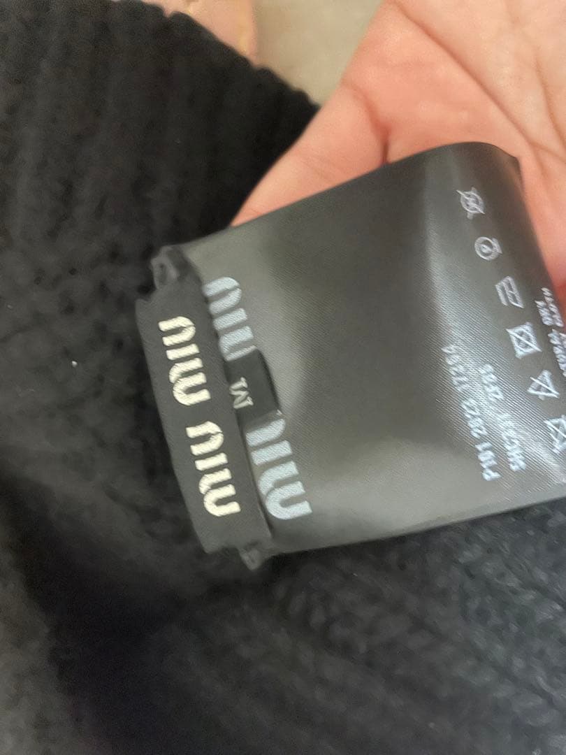 最終値下げ⭐︎大人気のmiumiu＊ロゴ　ニットビーニー