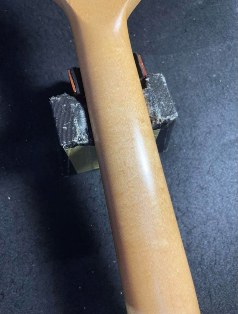 格安放出！photogenicのミニギターを白黒フランケンver！