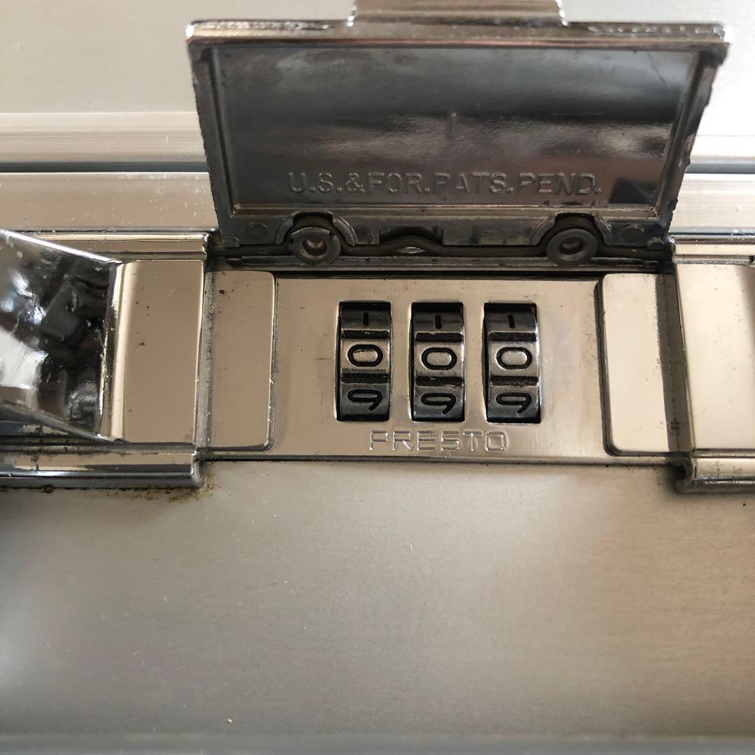 ZERO HALLIBURTON シルバー