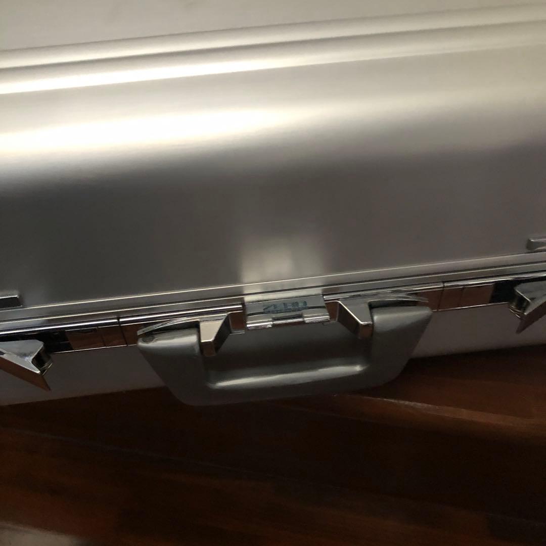 ZERO HALLIBURTON シルバー