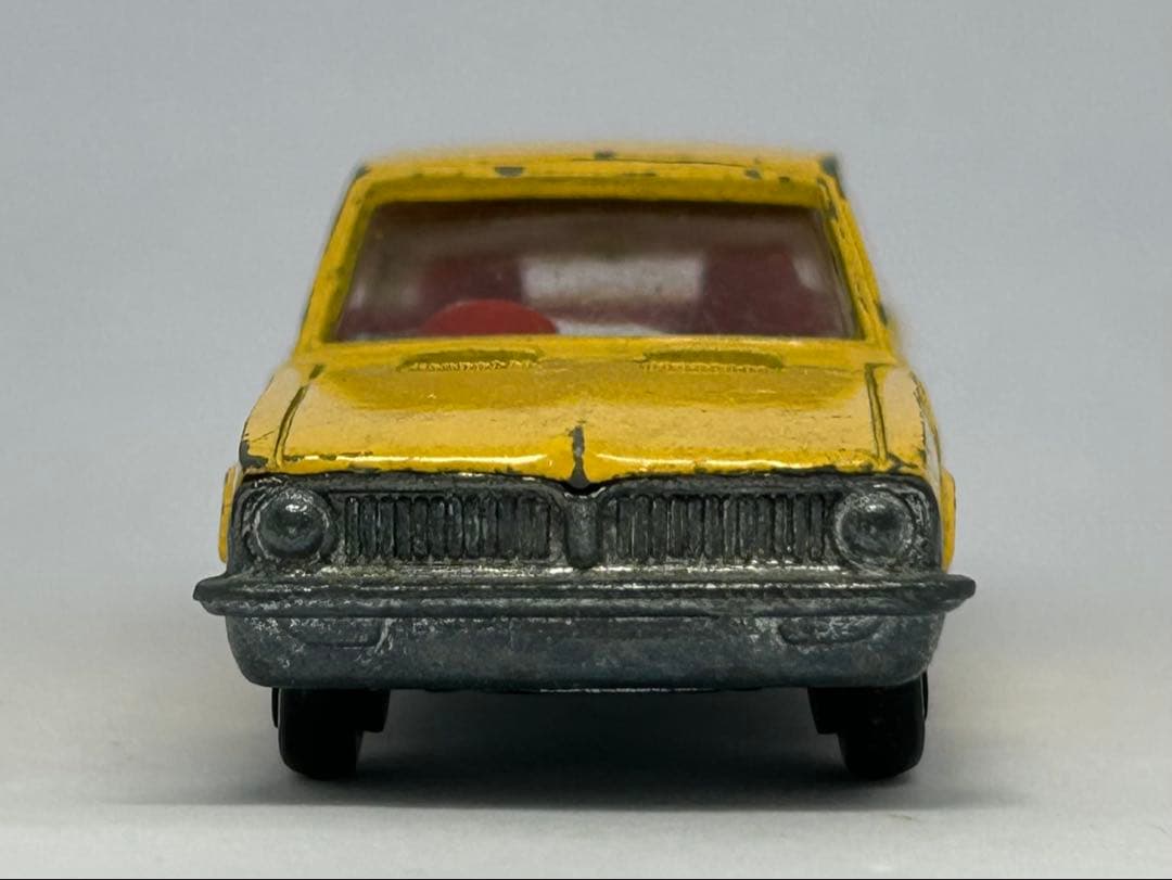 トミカ No.11 トヨタ スプリンター 1200 SL 黄 香港製 黒箱