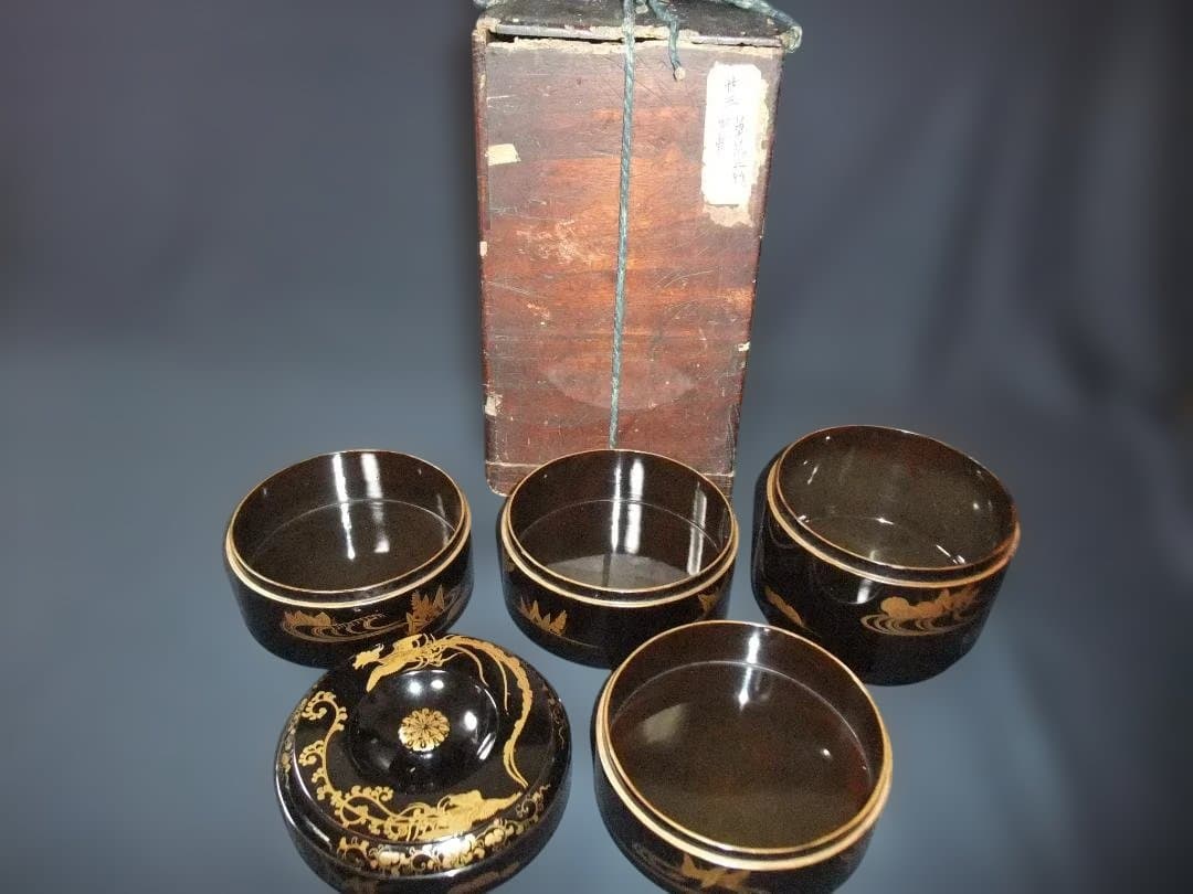 江戸期 唐草花 丸型四段重 食篭 金蒔絵 鳳凰文