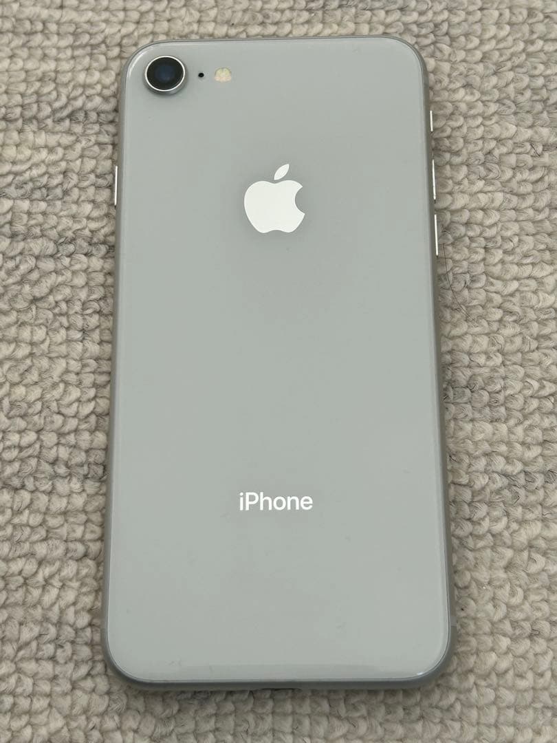 iPhone 8 64GB シルバー（SIMフリー）