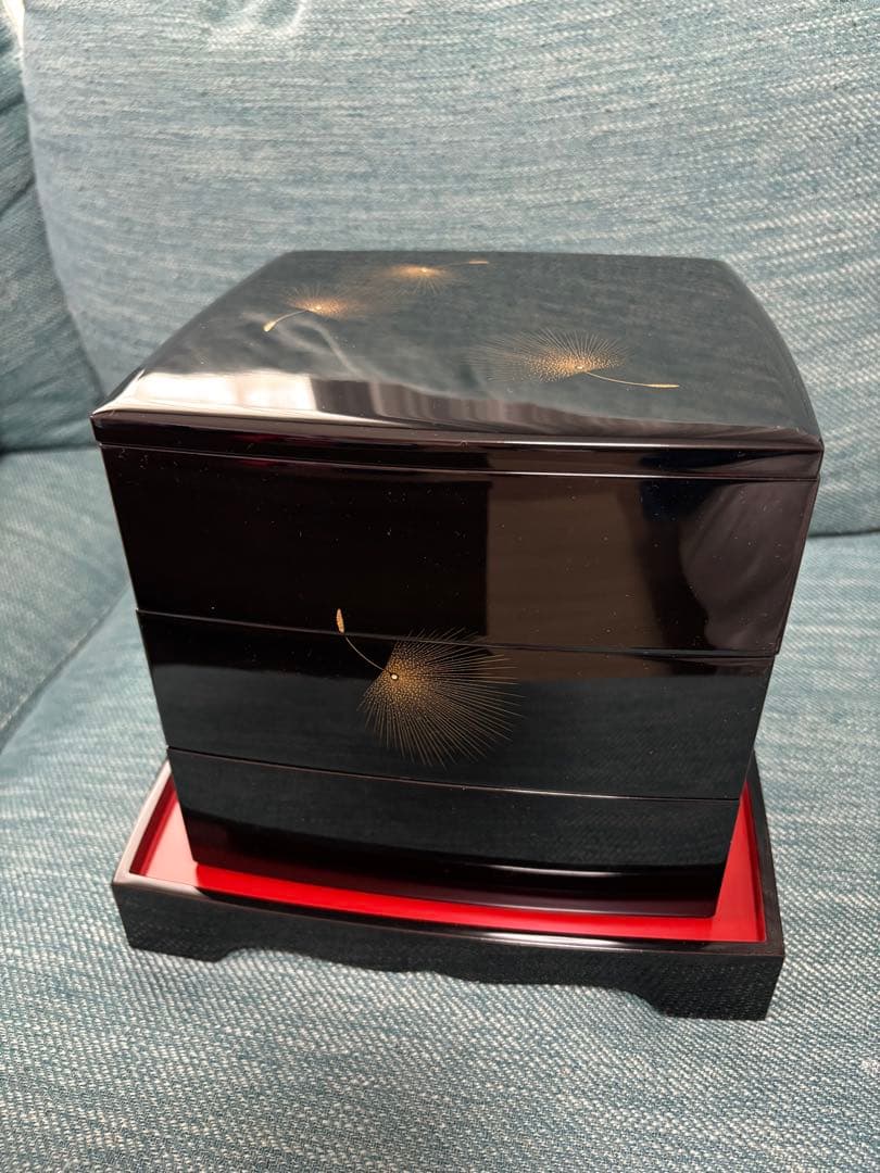 輪島塗 三段重 台付　飛花沈金　うるし塗