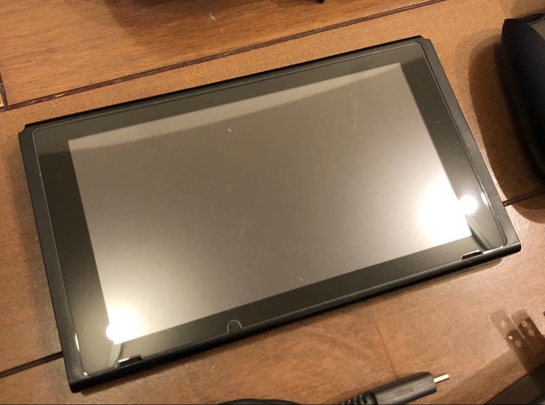 Nintendo Switch 本体 + 付属品（ジョイコンを除く）