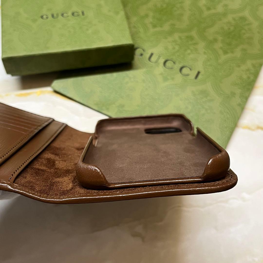 【新品未使用】GUCCI スマホケース iPhone15 手帳型　ラスト