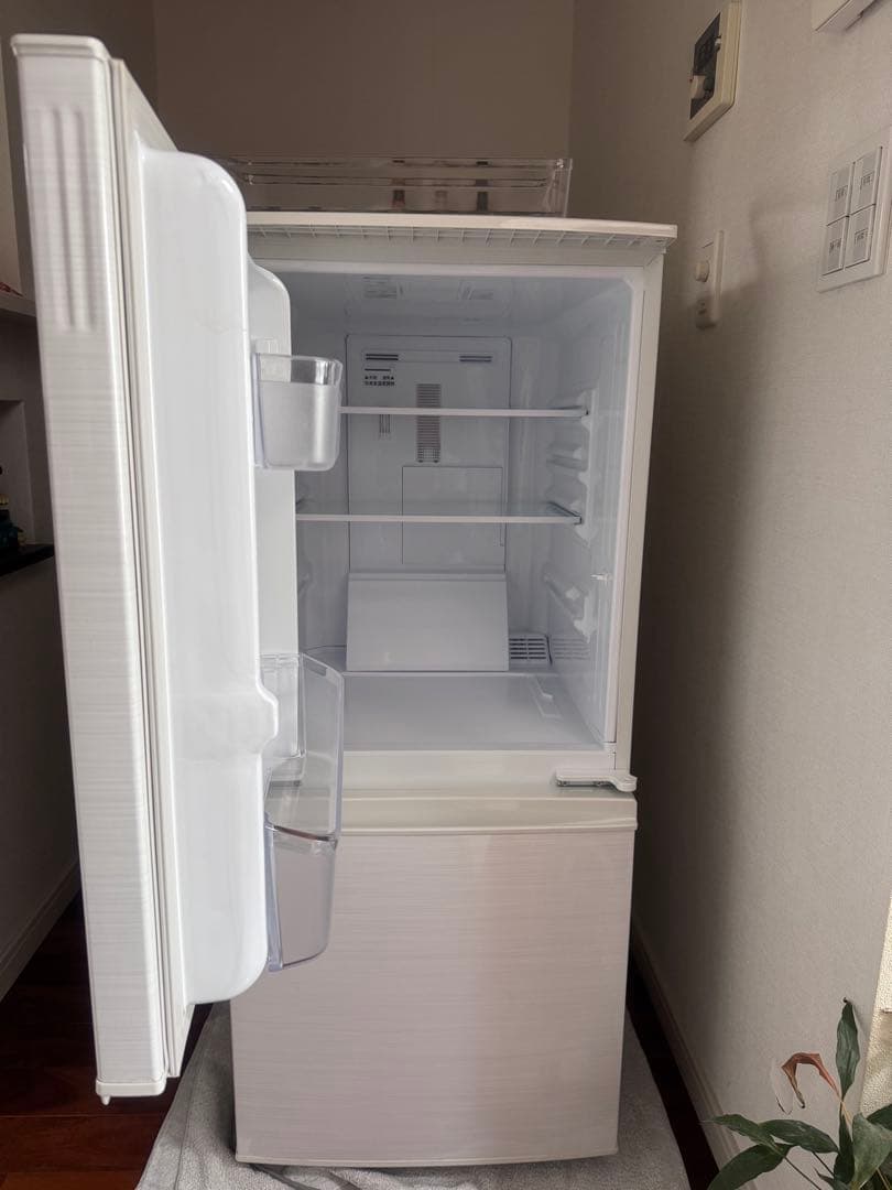 【美品】SHARP冷凍冷蔵庫 SJ-D14F-W 137L 1人暮らし