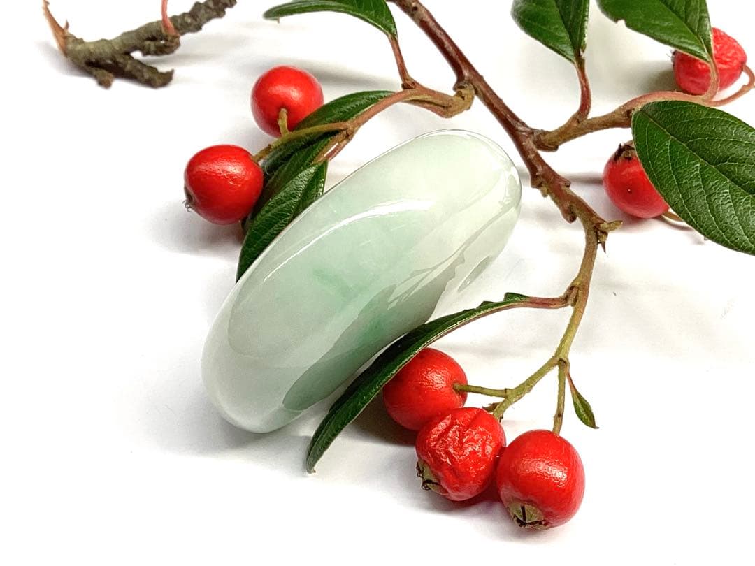 ✳premiumシリーズ*糸魚川翡翠勾玉　一生物の守護石　再結晶線入り安価卸し‼️