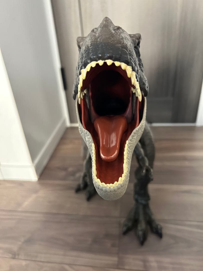 ジュラシックワールド　恐竜　ティラノサウルス　インドミナスレックス　おもちゃ