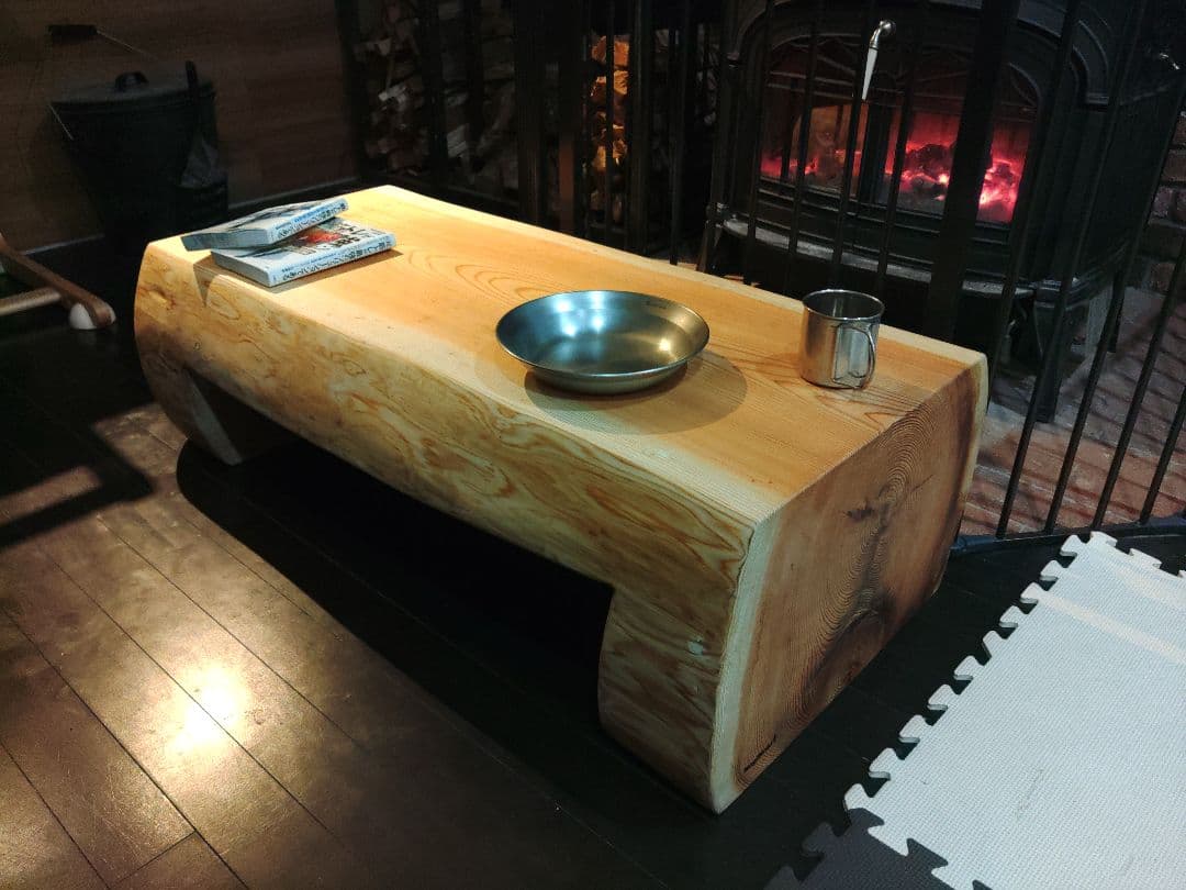 杉丸太のベンチ　ローテーブル