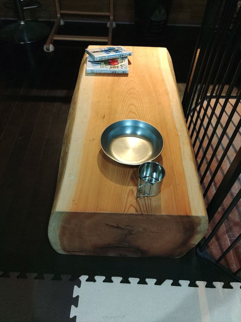 杉丸太のベンチ　ローテーブル