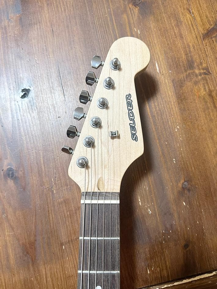 ケース　アーム付き　ストラトタイプ　エレキギター　ブラック