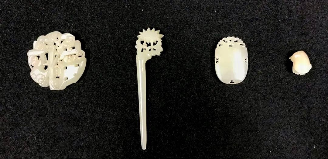 玉飾り物　 4点セット　鏤空彫刻 時代物 細密雕刻 極細工 根付 賞物　美術品