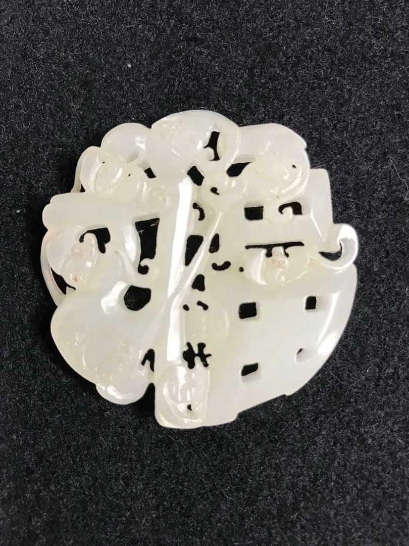 玉飾り物　 4点セット　鏤空彫刻 時代物 細密雕刻 極細工 根付 賞物　美術品