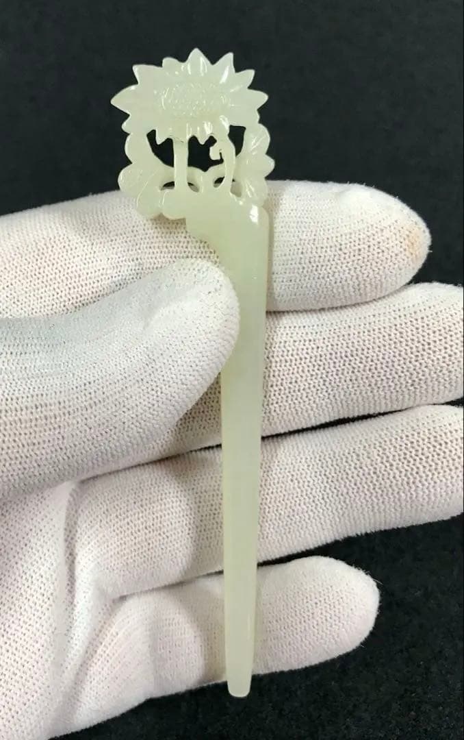 玉飾り物　 4点セット　鏤空彫刻 時代物 細密雕刻 極細工 根付 賞物　美術品