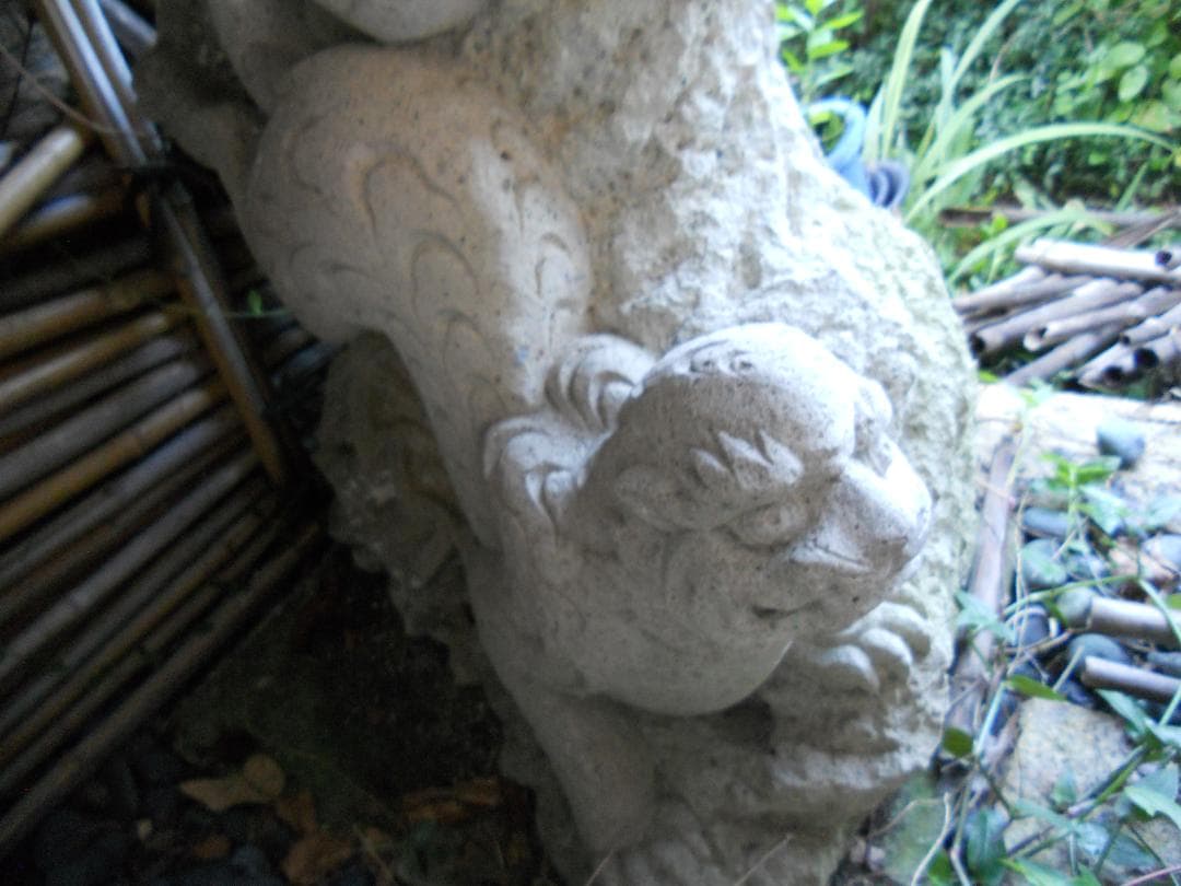 石灯籠 超希少 珍品 獅子 虎 燈篭 です。