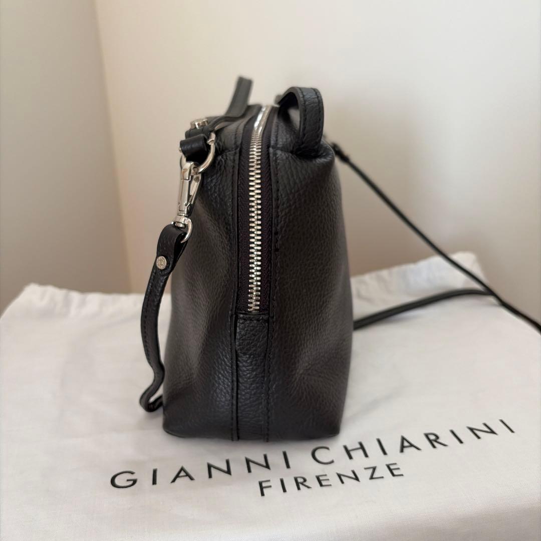 【美品】GIANNI CHIARINI アリファ M 黒 公式価格39,600円